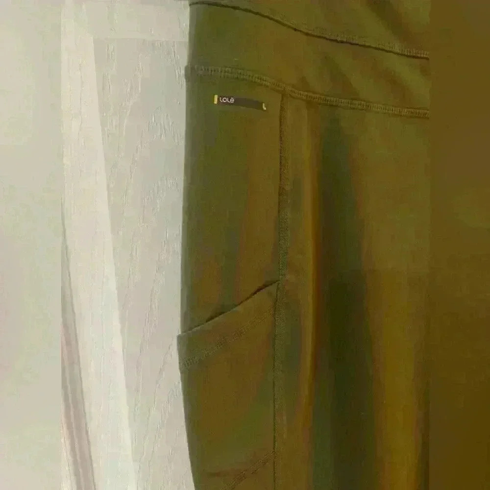 Lole women’s army green  joggers with pockets size small fit larger - Picture 4 of 9